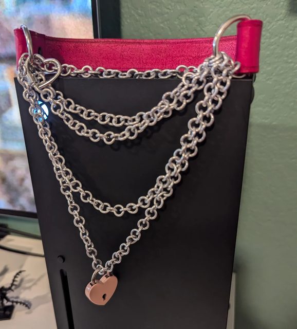 Heart Lock Collar — Dyed leather and hardware